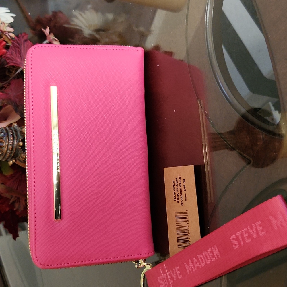 Steve Madden Zip around wallet ( Pink Flash)